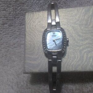 Citizen ECO-Drive Watch Women MOP Dial Silver Bracelet New Bat Working Great
